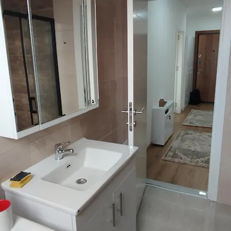 Modern Hideaway Apartment *